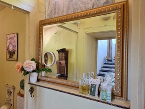 Interior - Historic house lovingly furnished in original vintage style (Cesio)