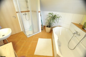 Bathtub, hair dryer, towels