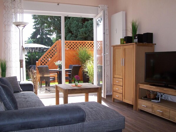 TV, DVD player, books, stereo