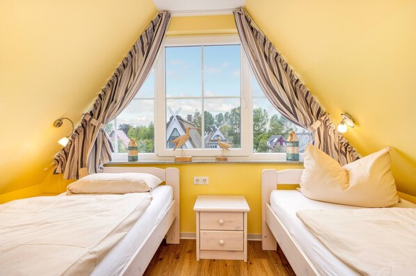 4 slaapkamers, een bureau, een strijkplank/strijkijzer, gratis wifi