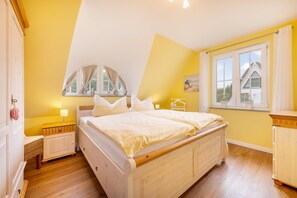 4 slaapkamers, een bureau, een strijkplank/strijkijzer, gratis wifi