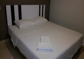 Phòng, 1 giường cỡ king | Bàn ủi/dụng cụ ủi quần áo, truy cập Internet không dây miễn phí