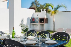 تناول الطعام بالخارج