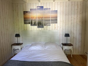 8 bedrooms, iron/ironing board, travel cot, free WiFi