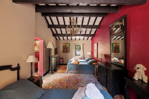 7 bedrooms, desk, iron/ironing board, free WiFi