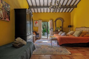 7 Schlafzimmer, Schreibtisch, Bügeleisen/Bügelbrett, kostenloses WLAN