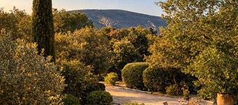 Beautiful 5★ Bastide in Provence – Heated Pool, Garden, Games & Pétanque Court