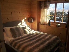 3 عدّة غرف نوم ومكواة/لوح كي وواي فاي مجانًا وملاءات أسرّة