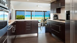 Coffee/tea maker, stovetop, cookware/dishes/utensils - Villa Conch (Providenciales)