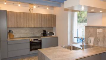 Fridge, microwave, oven, stovetop