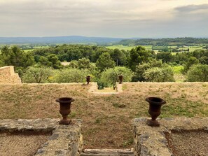 Property grounds - Fully air conditioned and renovated, Breathtaking view, Infinity pool (Saint-Hippolyte-le-Graveyron)