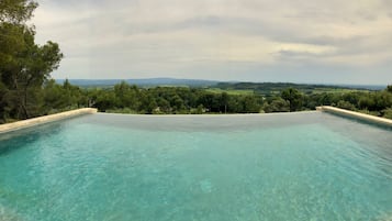 An infinity pool
