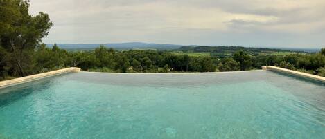 An infinity pool