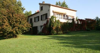 In all seasons, house in lush greenery + private pool and forest