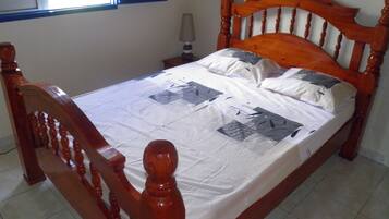 3 chambres, fer et planche à repasser, Wi-Fi gratuit, draps fournis