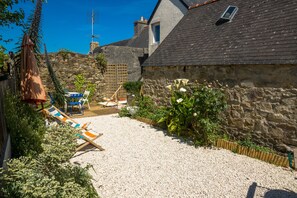 Outdoor dining - House on the beach for 6 people in Crozon (Crozon)