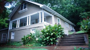 A two-story house with a porch and a front yard. - Spacious North Shore Bungalow @ Coolidge Park (Chattanooga)