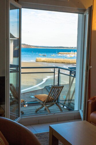 Quiet flat with sea view, 2 bedrooms, free wifi
