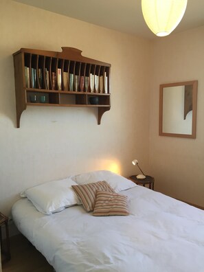 3 bedrooms, iron/ironing board, Internet, bed sheets