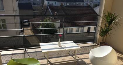 Apartment T4 any comfort with terraces and parking 5 minutes walk from the station