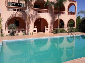 Indoor pool, a heated pool - Villa and Riad Aicha breakfast, Hammam & spa (Marrakech)