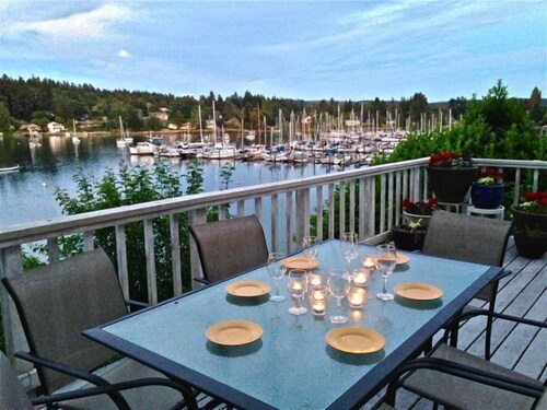 Waterfront Beachhouse: Best Harbor Location and View