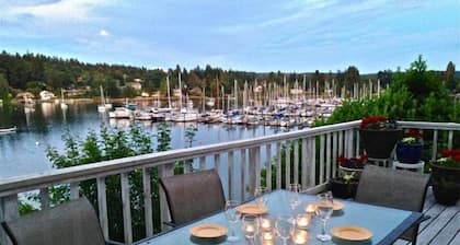 Waterfront Beachhouse: Best Harbor Location and View