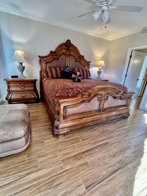 3 slaapkamers, een bureau, een strijkplank/strijkijzer, wifi