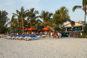 Liegestühle, Strandtücher