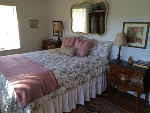 5 camere, una scrivania, ferro/asse da stiro, Wi-Fi gratuito