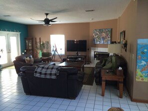 Smart TV, video games, DVD player, books - A Shore Thing! Special Rates!  Private Heated Salt Pool, 4KTVs! Walk to Beach! (Jacksonville Beach)