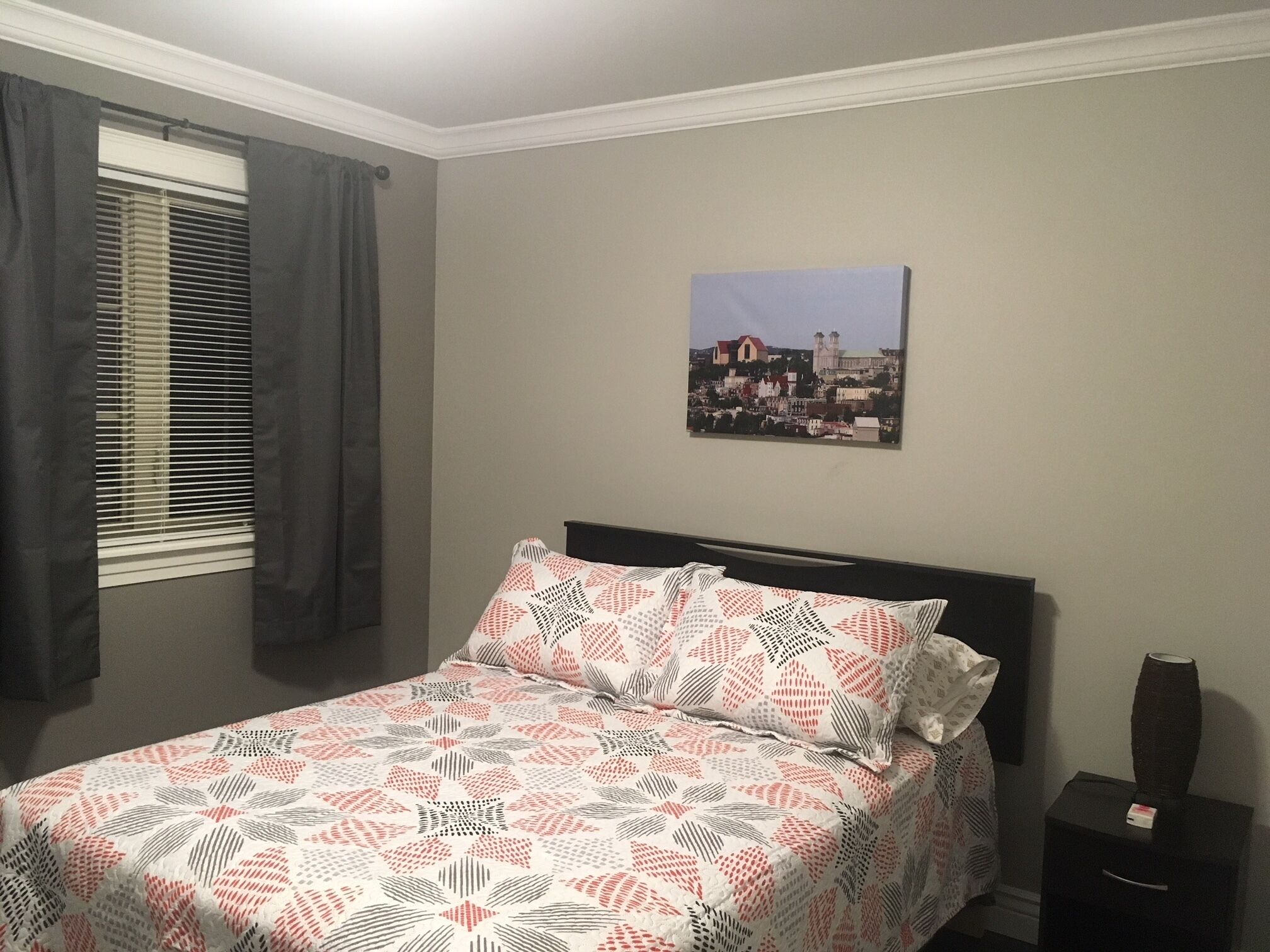 3 bedrooms, in-room safe, iron/ironing board, WiFi