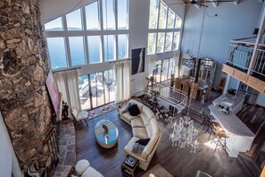 Smart TV, fireplace, DVD player, books