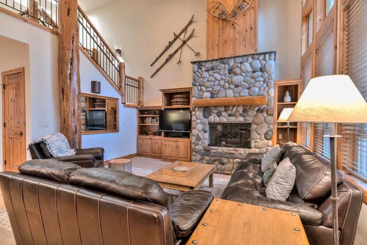 TV, fireplace, offices