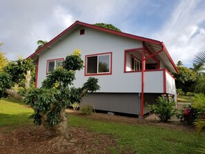 Exterior - Private, Serene & Cute Cottage.  Ocean Views & A/C.  Near Hana Hwy. (Haiku-Pauwela)