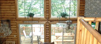 Lake Nantahala smokey mountain Lakeside Lodge in Gated Community. Pontoon boat 