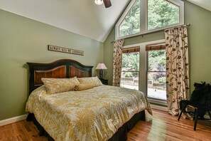 4 bedrooms, desk, iron/ironing board, free WiFi