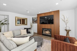 Smart TV, fireplace