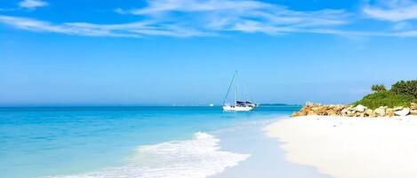 Beach nearby, sun-loungers, beach towels