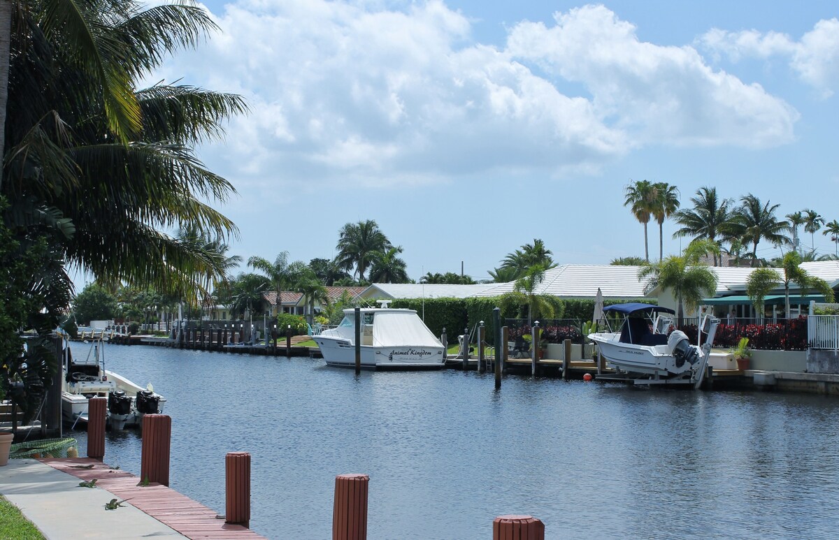 Cozy Coastal - Tropical Waterfront 2 Bed 2 Bath In Exclusive Neighborhood