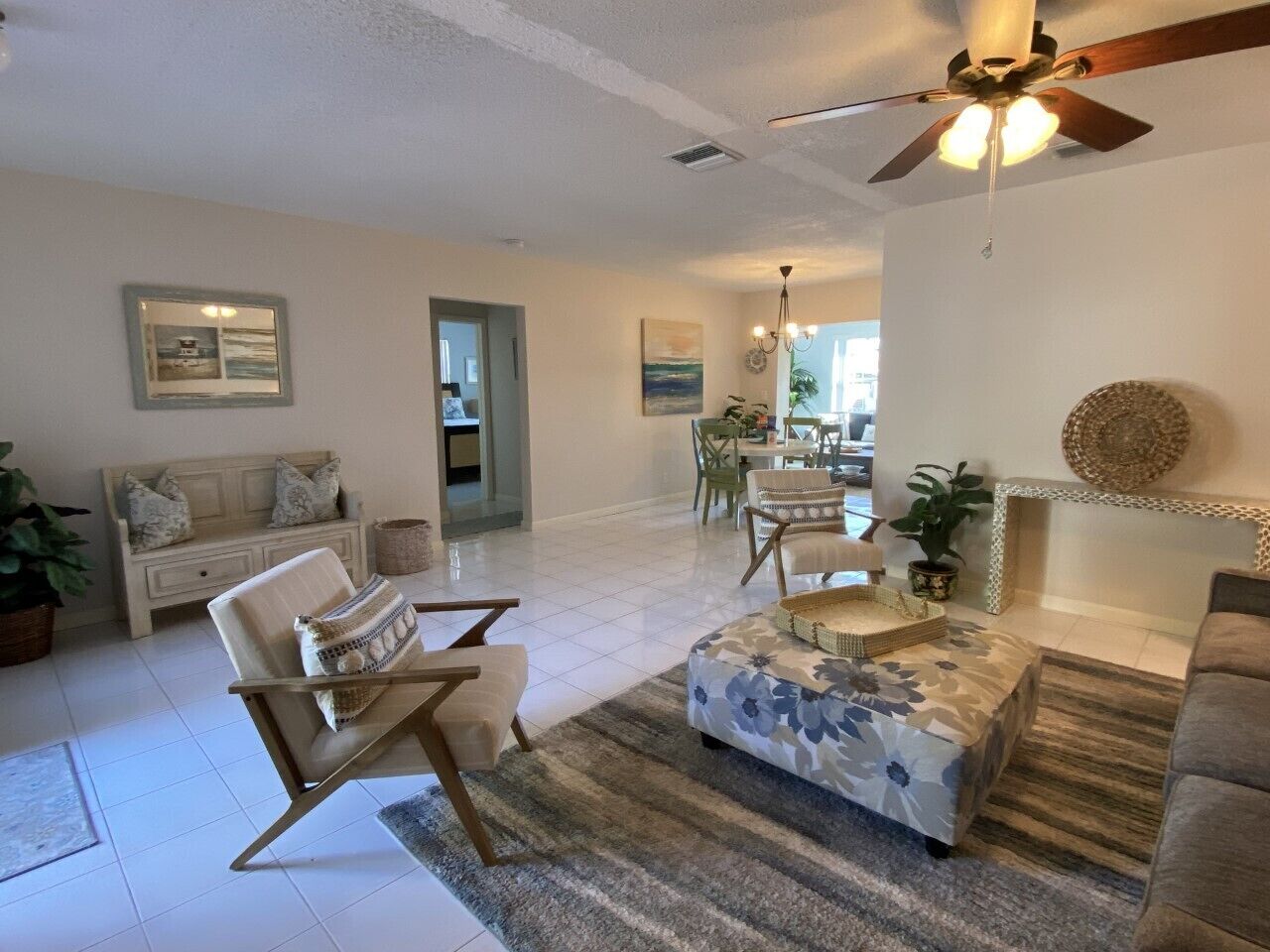 Smart TV, books, stereo