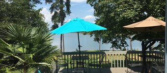 Lakehouse Retreat with dock, paddle boat, canoe & kayaks! Now have Gas Grill 