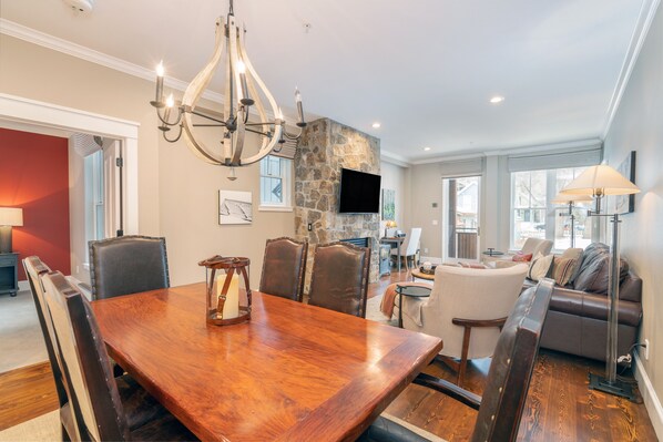 Téléviseur, foyer, lecteur de DVD, imprimante