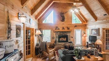 Smart TV, fireplace, DVD player