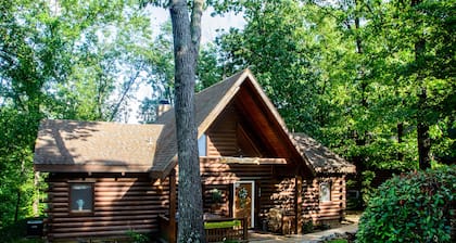 Two Master Suites, Great for 2 couples, Walking distance to Thunder Ridge Arena
