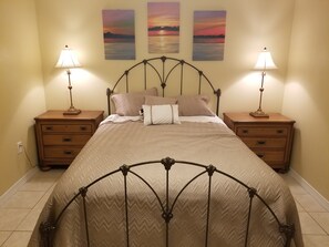 2 makuuhuonetta, silitysrauta/-lauta, ilmainen Wi-Fi, vuodevaatteet