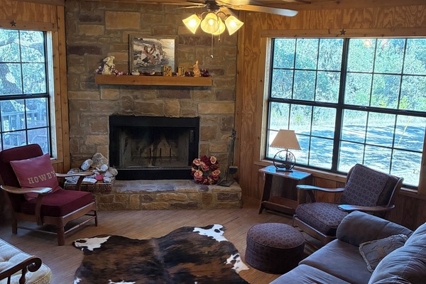 TV, peis, DVD-spiller og bøker