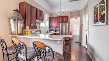 KylskÄp, mikrovÄgsugn, ugn och spishÀll