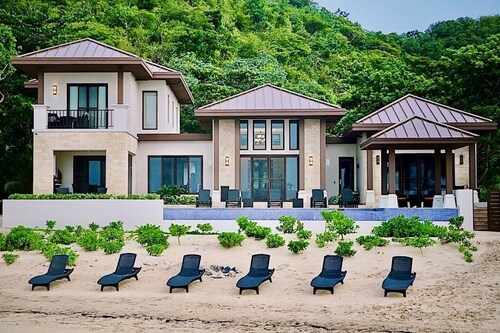"Living Waters" LUXURY OCEANFRONT VILLA IN CAMP BAY