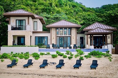 "Living Waters" LUXURY OCEANFRONT VILLA IN CAMP BAY